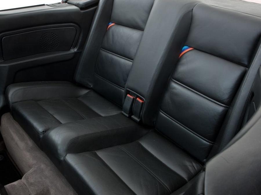 Интерьер BMW M3 Convertible (E30) 1988 года  (фото 31 из 42)